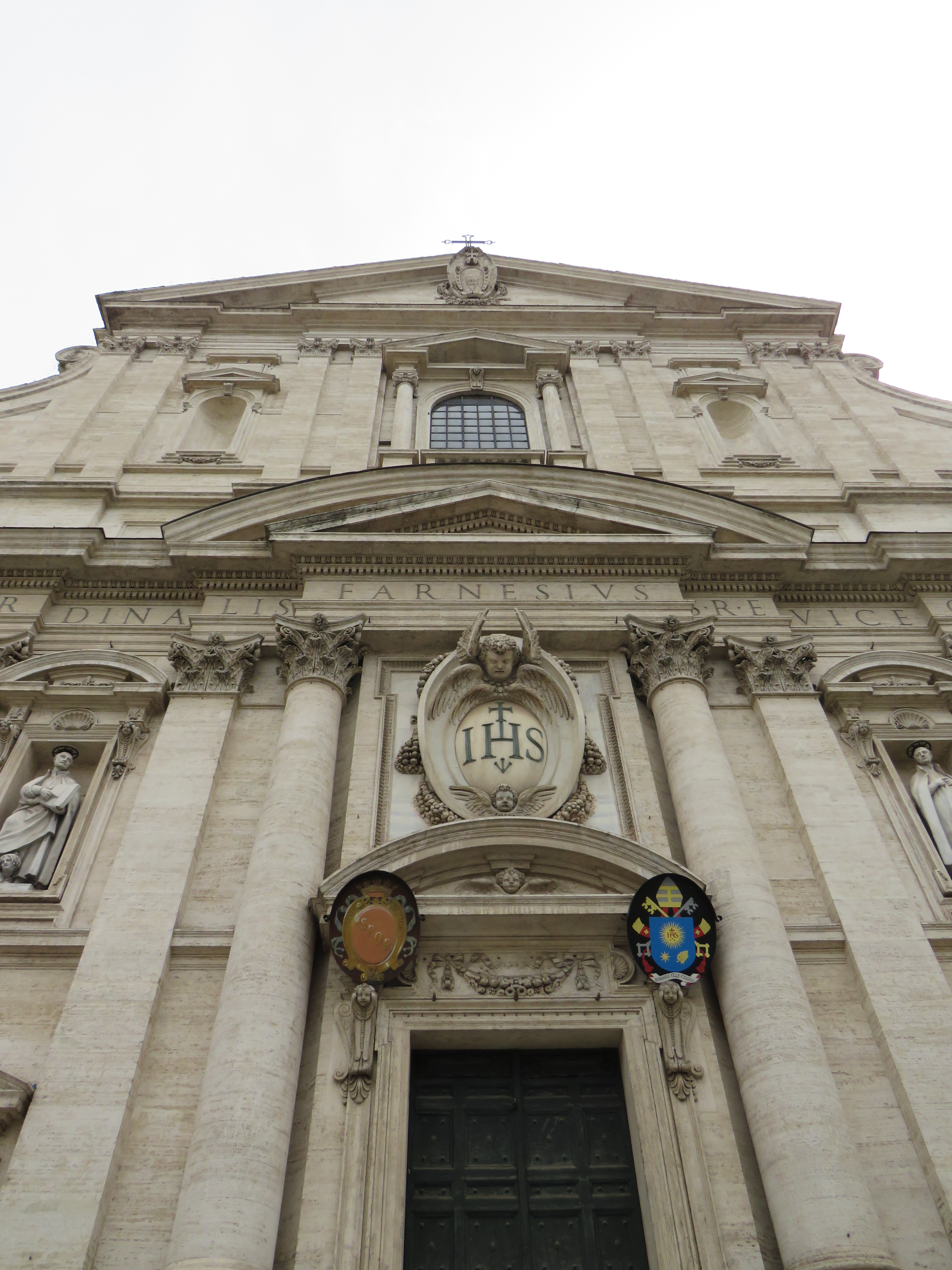 La facciata del Vignola